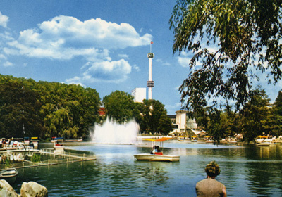 Zur Bundesgartenschau 1967 wurden Stadt- und Schlossgarten neu gestaltet. Auf dem Festplatz stand von April bis Oktober ein Aussichtsturm. Das Foto zeigt ihn vom Stadtgarten aus. StadtAK 8/Alben 125, 19